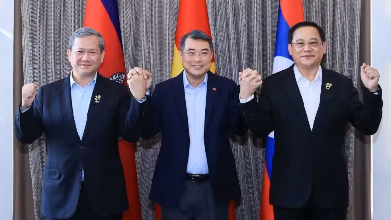Trong khuôn khổ chuyến công tác tham dự Hội nghị cấp cao ASEAN lần thứ 48 tại Philippines, từ ngày 7-8/5, Thủ tướng Chính phủ Lê Minh Hưng có cuộc ăn sáng làm việc với Thủ tướng Campuchia Hun Manet (ngoài cùng, bên trái) và Thủ tướng Lào Sonexay Siphandone. (Ảnh: TTXVN)