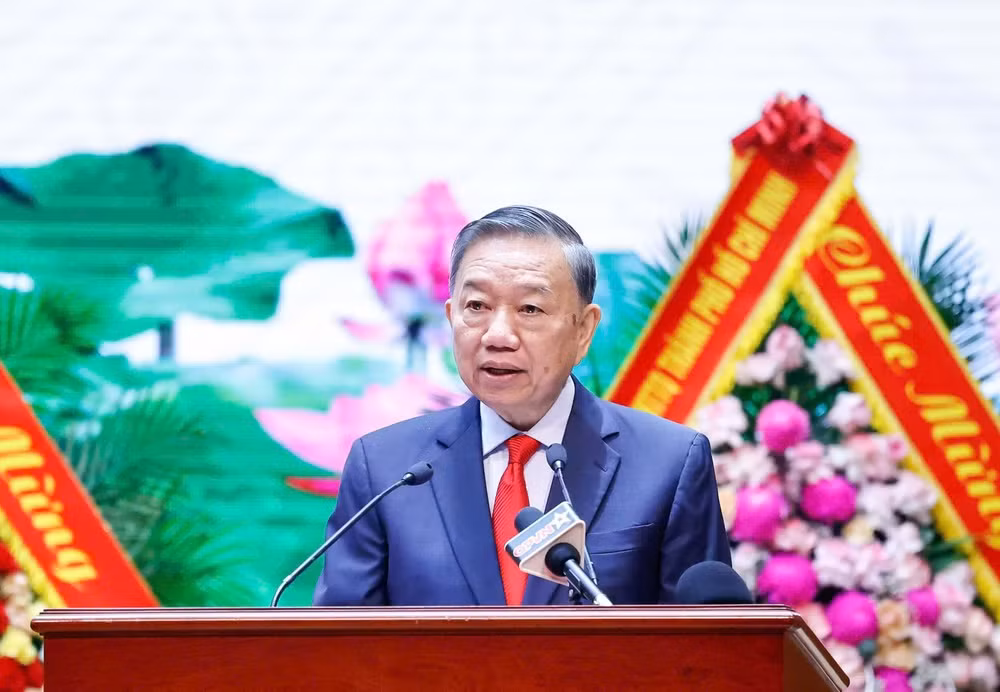 Tổng Bí thư, Chủ tịch nước Tô Lâm, Bí thư Quân ủy Trung ương phát biểu chỉ đạo Đại hội.