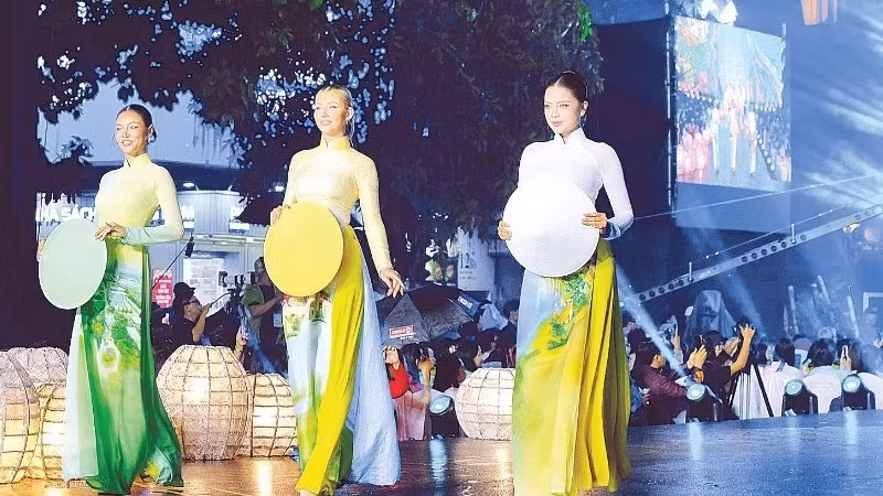 Lễ hội Áo dài là sự kiện du lịch nổi bật của Thành phố Hồ Chí Minh trong quý I/2026. (Ảnh: THẾ ANH)