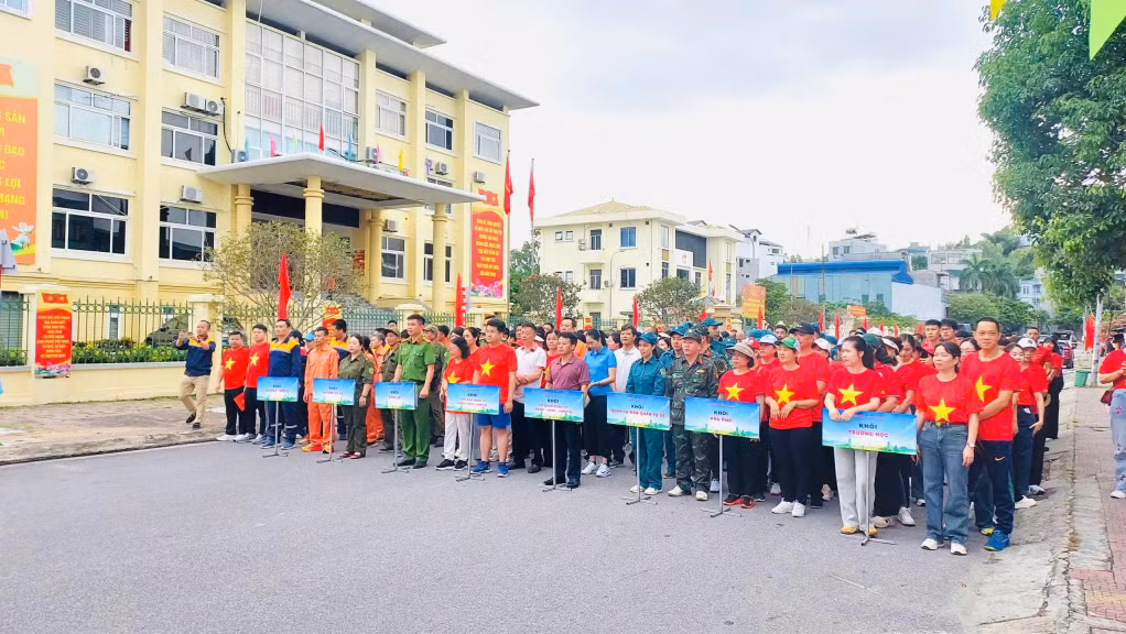 Các đoàn vận động viên tham dự Lễ khai mạc Giải chạy hưởng ứng Tháng hành động phòng, chống ma túy năm 2026.