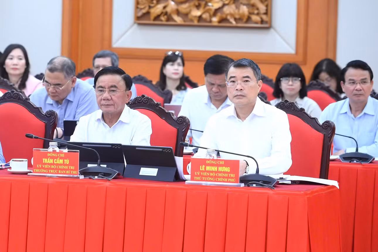 Thủ tướng Chính phủ Lê Minh Hưng, Thường trực Ban Bí thư Trần Cẩm Tú và các đại biểu tham dự phiên họp. (Ảnh: ĐĂNG KHOA)