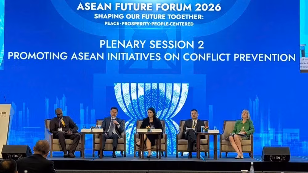 Các diễn giả trong phiên thảo luận về các sáng kiến của ASEAN về phòng ngừa xung đột. (Ảnh: KHÁNH LAN)