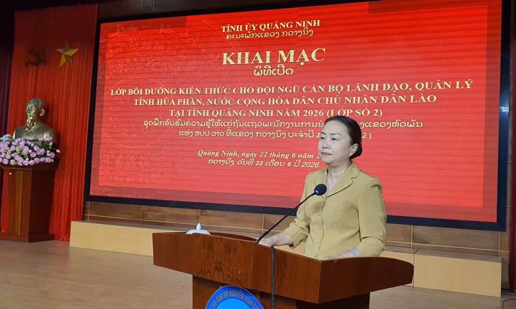 Đồng chí Vi Ngọc Bích, Ủy viên Ban Thường vụ, Trưởng Ban Tổ chức Tỉnh ủy Quảng Ninh phát biểu khai mạc lớp bồi dưỡng.