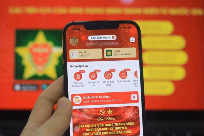Người dùng có thể kiểm tra số thuê bao xác thực qua VNeID hoặc ứng dụng của nhà mạng với một vài thao tác đơn giản. Ảnh: Vy Vỵ