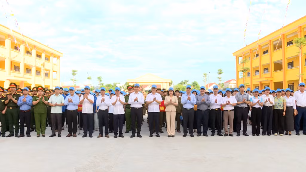 Quang cảnh lễ phát động.