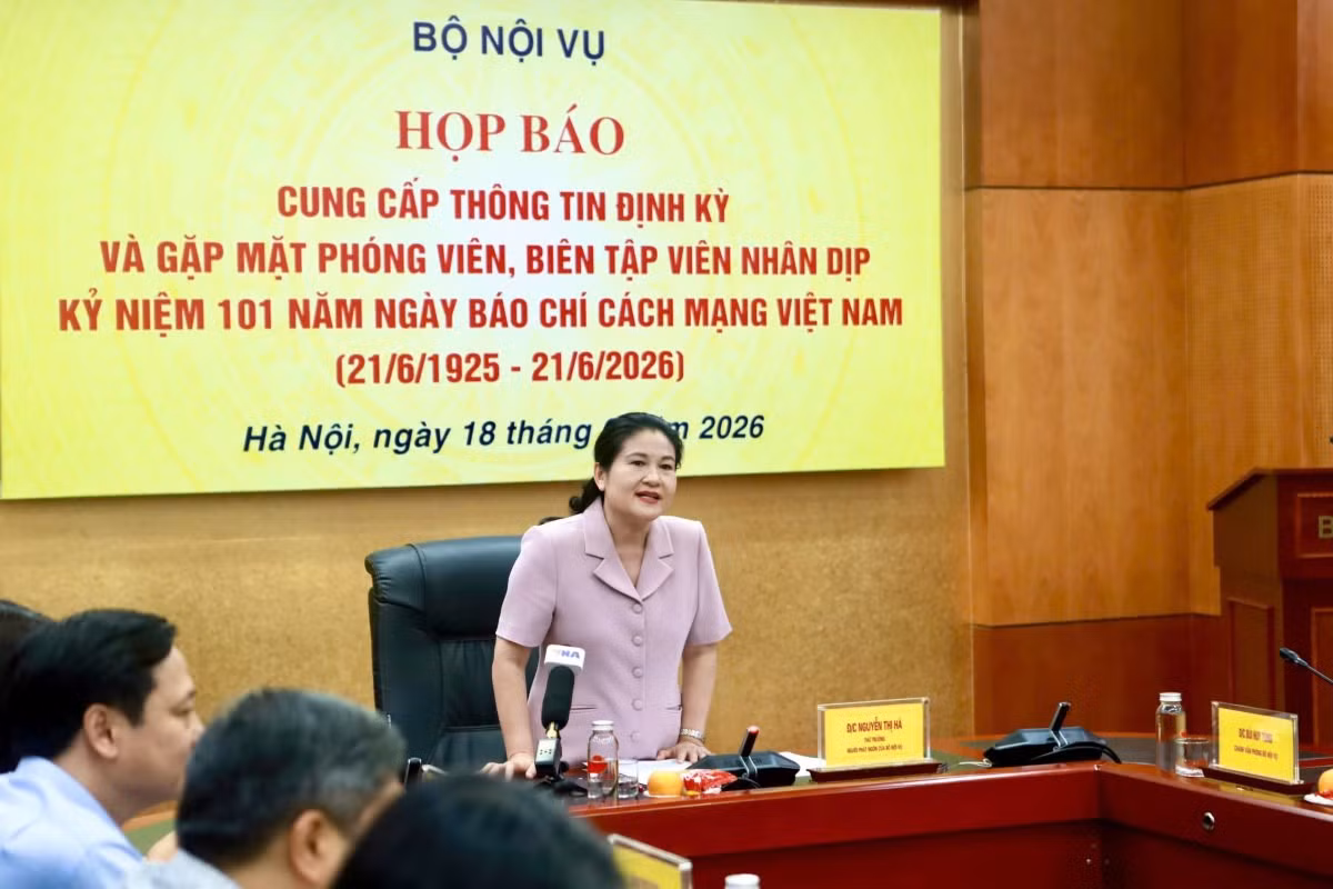 Bà Nguyễn Thị Hà - Thứ trưởng Bộ Nội vụ - gửi lời chúc mừng kỷ niệm 101 năm ngày Báo chí Cách mạng Việt Nam. Ảnh: Duy Tuấn