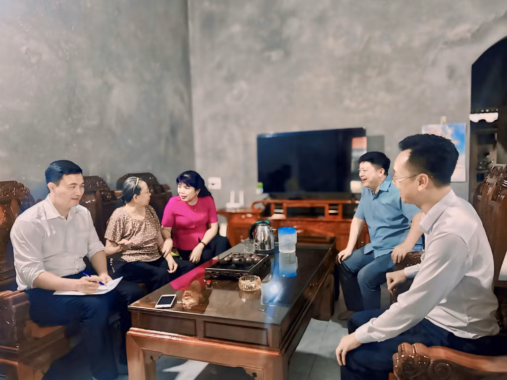 Đoàn khảo sát thực tế tại Khu tái định cư thôn Làng Ngang.