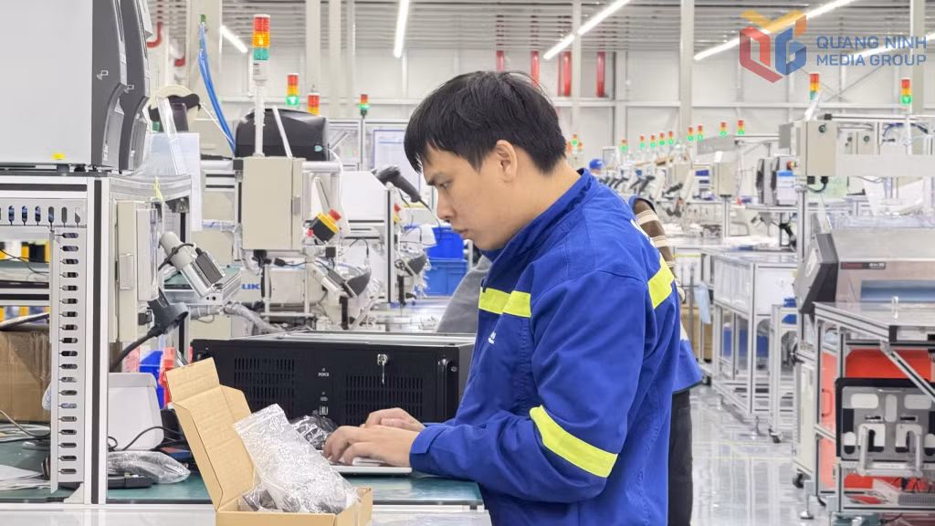 Sản xuất tại Công ty TNHH Autoliv Việt Nam, KCN Sông Khoai, phường Hiệp Hoà. Ảnh Thanh Hằng