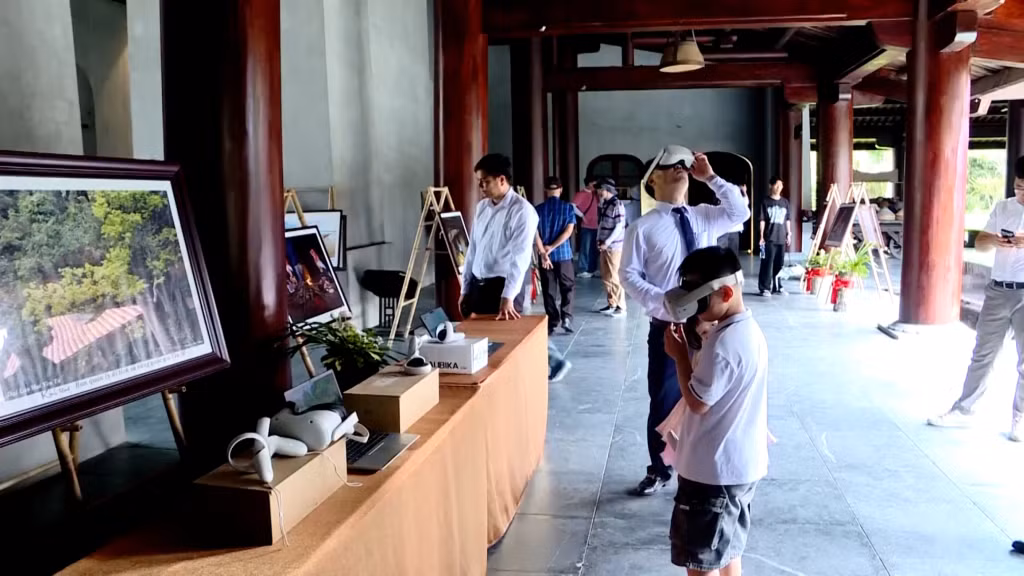 Công nghệ thực tế ảo gia tăng thêm trải nghiệm cho du khách khi tham quan các điểm di sản.