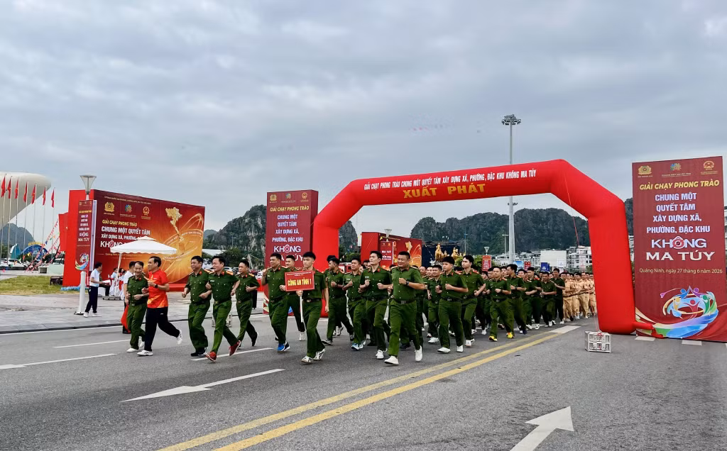 Gần 2000 người tham gia giải chạy phong trào “Chung một quyết tâm xây dựng xã, phường, đặc khu không ma túy