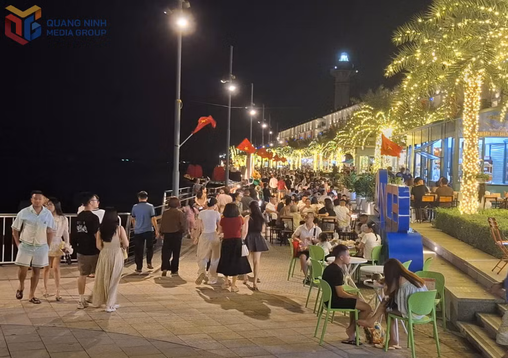 Nhộn nhịp chợ đêm 