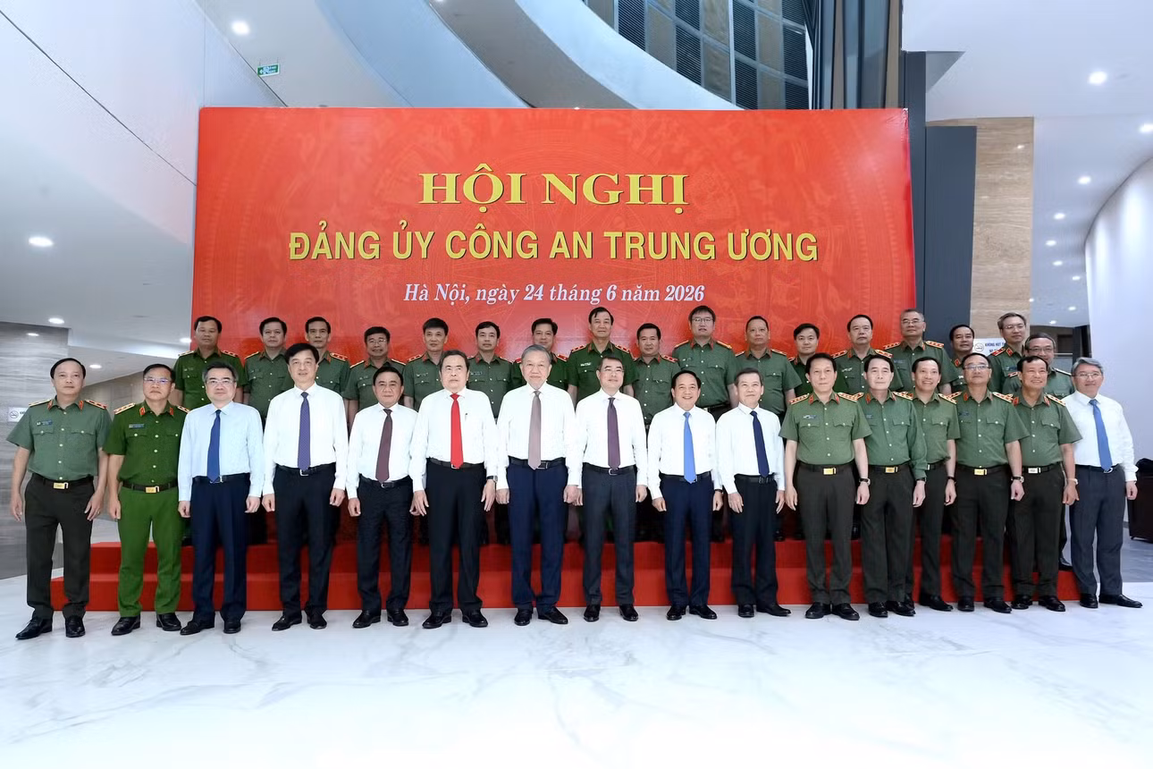 Tổng Bí thư, Chủ tịch nước Tô Lâm và các đồng chí lãnh đạo Đảng, Nhà nước cùng các đại biểu tham dự Hội nghị Đảng ủy Công an Trung ương. (Ảnh: ĐĂNG KHOA)