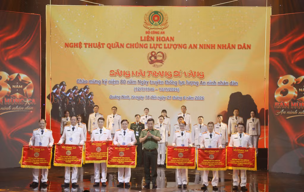 Ban Tổ chức