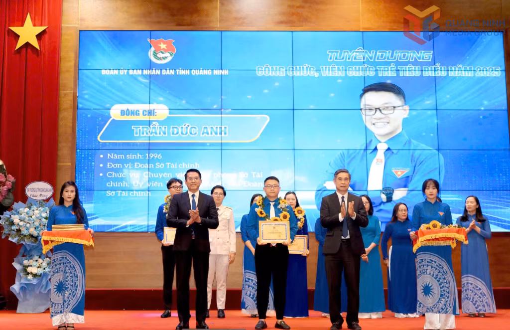 Trần Đức Anh được tuyên dương Công chức, viên chức trẻ tiêu biểu năm 2025 cấp Đoàn Thanh niên UBND tỉnh.