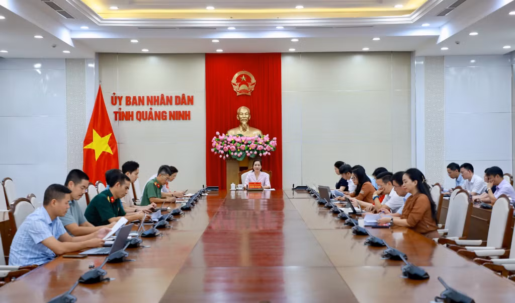 Quang cảnh cuộc họp.