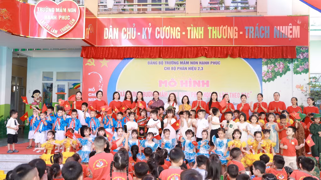 Cuộc thi Thiếu nhi kể chuyện Bác Hồ tại Trường Mầm non Hạnh Phúc (phường Hạ Long), lan tỏa tinh thần học và làm theo Bác ngay từ cấp học mầm non.