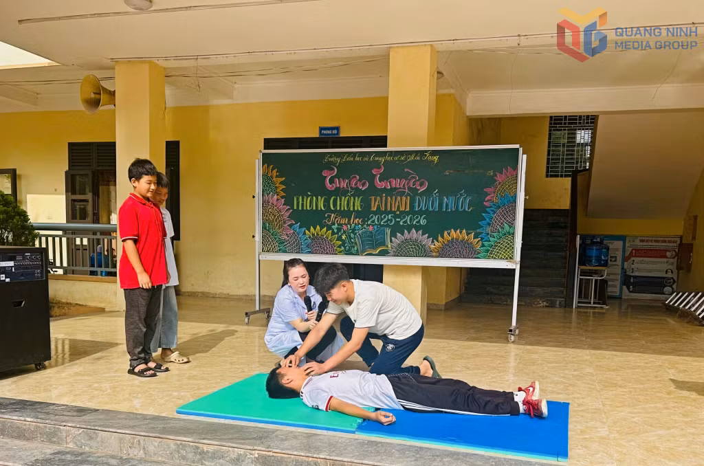 Trạm Y tế xã Hải Lạng phối hợp với Trường TH&THCS Hải Lạng tổ chức buổi truyền thông phòng, chống tai nạn thương tích cho học sinh.