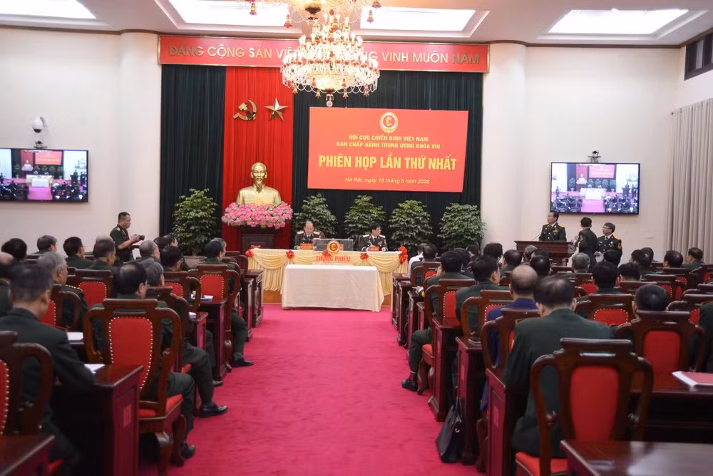 Ban Chấp hành Trung ương Hội Cựu chiến binh khóa VIII tiến hành phiên họp thứ nhất.