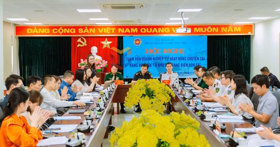 Hội nghị tham vấn doanh nghiệp có hoạt động chuyển tải, hạ tải hàng hóa xuất nhập khẩu tại khu vực cảng biển Hòn Gai, tháng 5/2026. 