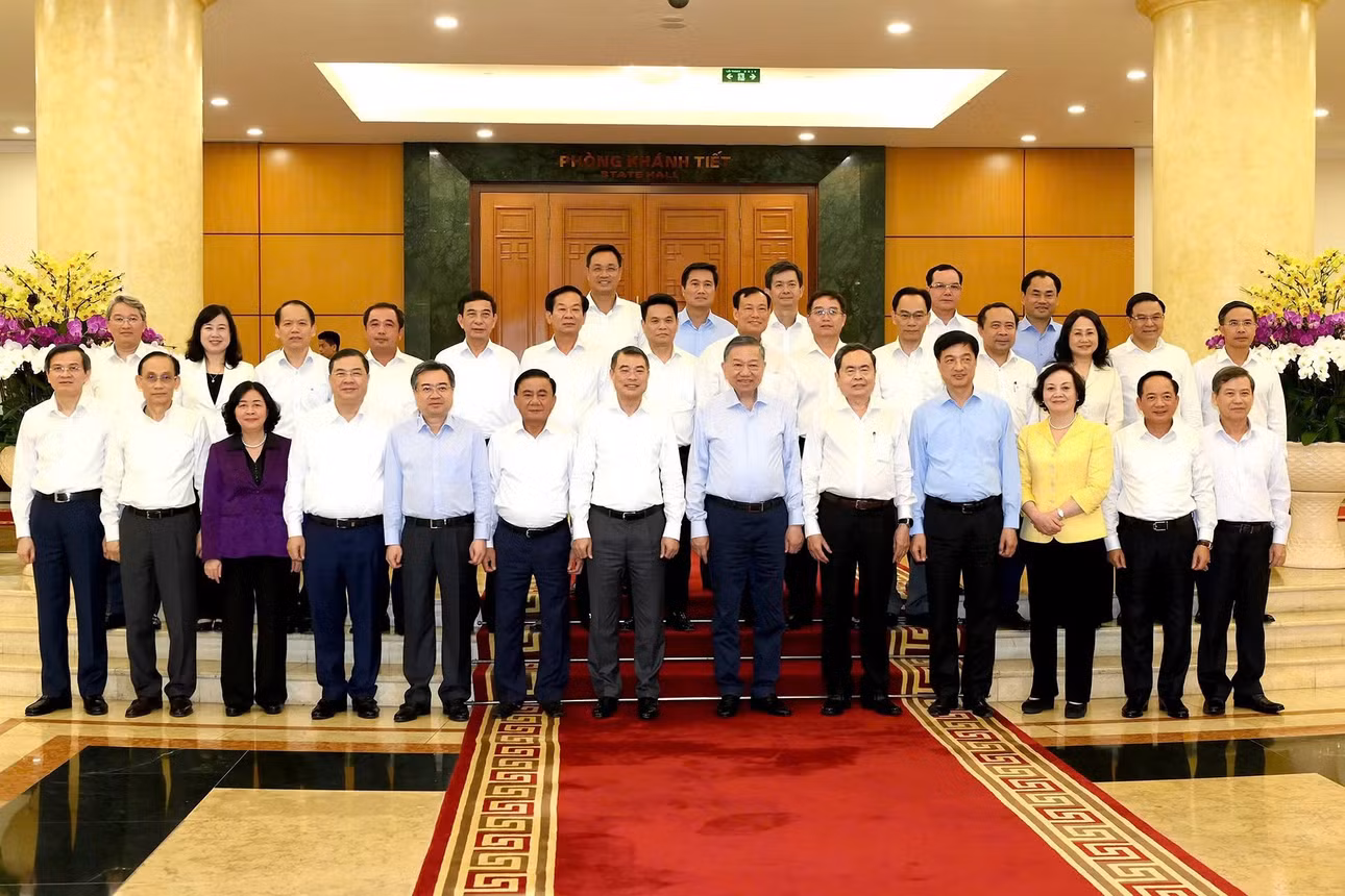 Tổng Bí thư, Chủ tịch nước Tô Lâm với các đồng chí lãnh đạo Đảng, Nhà nước và các đại biểu tham dự phiên họp. (Ảnh: ĐĂNG KHOA)