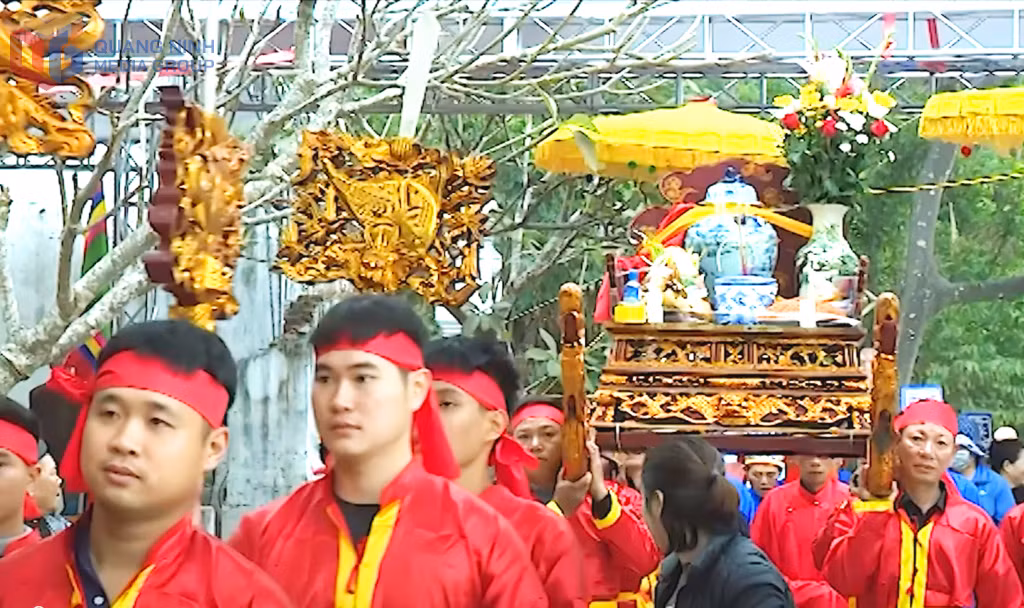 Nghi lễ rước nước trong lễ hội đình Giang Võng được nhân dân, chính quyền gìn giữ và phục hồi qua thời gian.