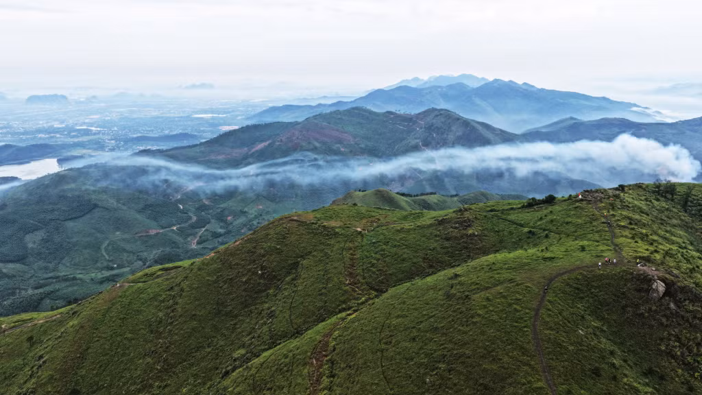 Không gian trên đỉnh Bình Hương...