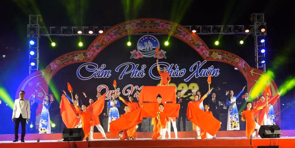 Một tiết mục trong chương trình nghệ thuật của thành phố Cẩm Phả. Ảnh: Duy Tâm (CTV).
