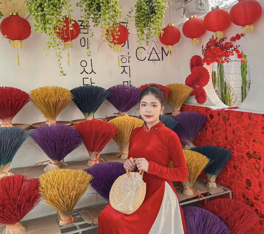 Không gian Tết tại quán CAM café thu hút rất đông khách hàng chụp ảnh. Ảnh: CAM café cung cấp