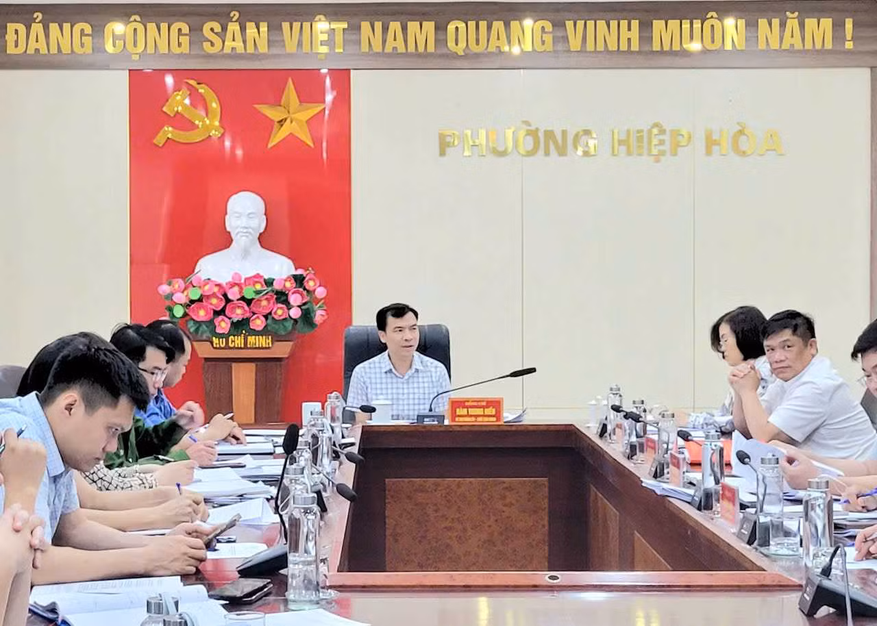 Ban chỉ đạo GPMB phường Hiệp Hòa kiểm điểm tiến độ các dự án trọng điểm trên địa bàn phường. Ảnh: Bùi Niên (Trung tâm cung ứng dịch vụ phường Hiệp Hòa)