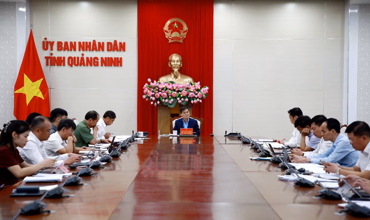 UBND tỉnh họp đánh giá kết quả giải ngân vốn đầu tư công.