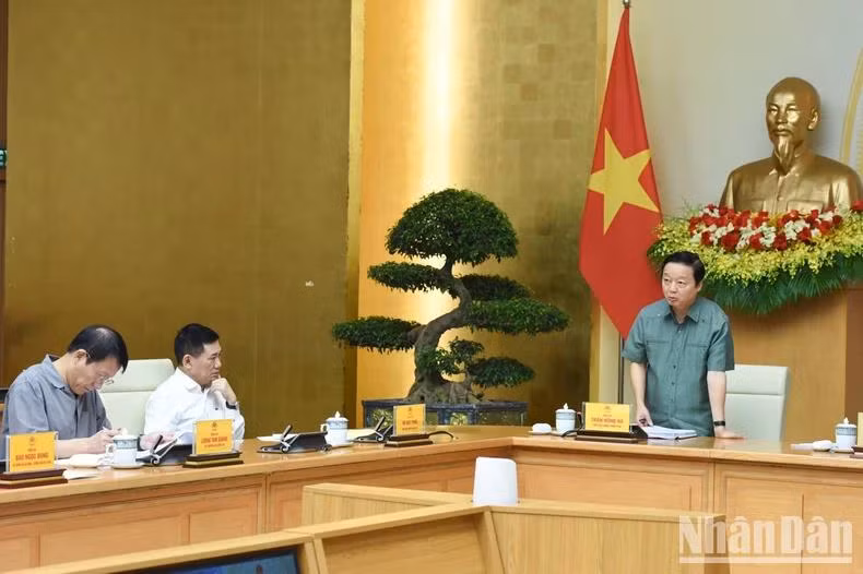 Phó Thủ tướng Chính phủ Trần Hồng Hà phát biểu ý kiến tại Hội nghị. (Ảnh: TRẦN HẢI)
