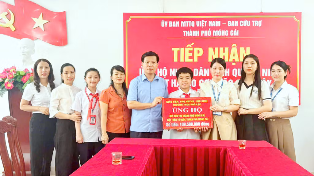 Các xã phường, trường học tích cực tham gia quyên góp, ủng hộ.