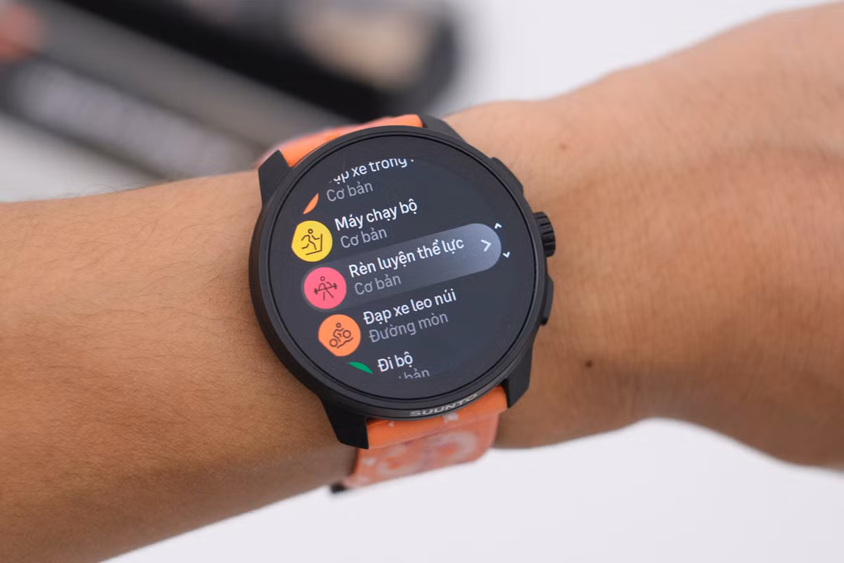 Suunto Race S - đồng hồ thể thao màn hình AMOLED ảnh 3
