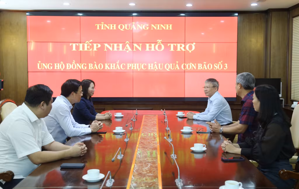 Đoàn công tác của tỉnh Quảng Nam do đồng chí Nguyễn Đức Dũng, Phó bí thư Thường trực Tỉnh ủy, Chủ tịch HĐND tỉnh làm Trưởng đoàn thăm, động viên tỉnh Quảng Ninh khắc phục hậu quả bão số 3.