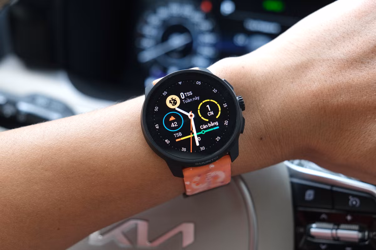 Suunto Race S - đồng hồ thể thao màn hình AMOLED ảnh 1