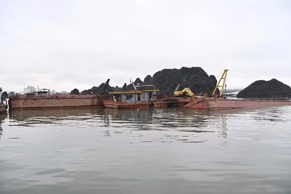 Nhiều phương tiện bị bão số 3 đánh chìm trên vùng biển Quảng Ninh.