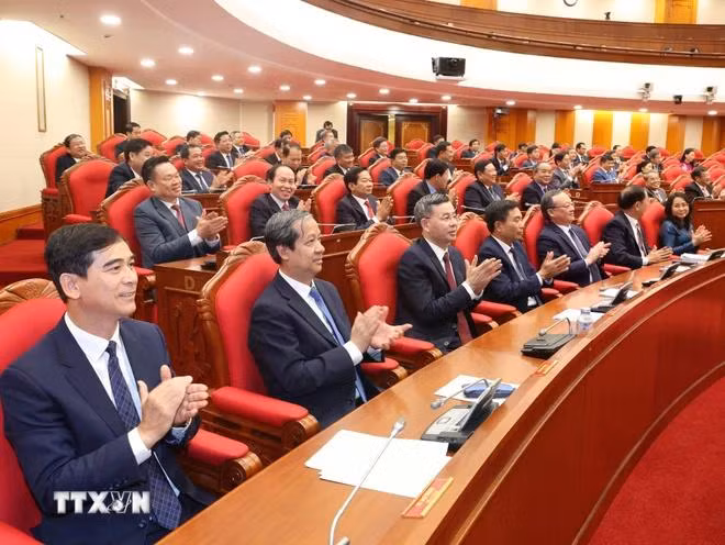 Các đại biểu dự phiên bế mạc Hội nghị Trung ương lần thứ mười, khóa XIII. (Ảnh: Trí Dũng/TTXVN)