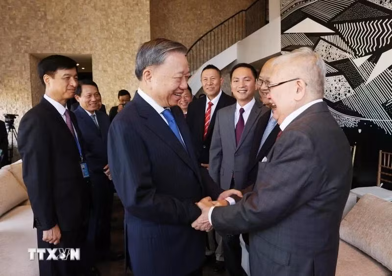 Nhân chuyến tham dự Đại hội đồng Liên hợp quốc khóa 79, sáng 22/9 (giờ địa phương), tại thành phố New York, Hoa Kỳ, Tổng Bí thư, Chủ tịch nước Tô Lâm gặp mặt nhóm trí thức Houston. (Ảnh: Lâm Khánh/TTXVN)