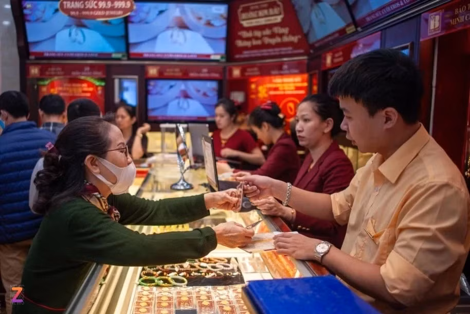 Giá vàng miếng SJC cùng vàng nhẫn đều bật tăng trong phiên giao dịch sáng 24/9. Ảnh: Thế Bằng.