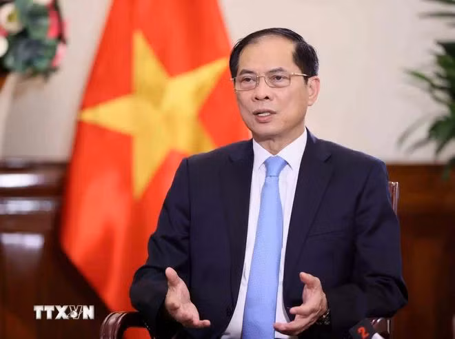 Phó Thủ tướng, Bộ trưởng Ngoại giao Bùi Thanh Sơn trả lời phỏng vấn về chuyến đi của Tổng Bí thư, Chủ tịch nước Tô Lâm và Đoàn đại biểu cấp cao Việt Nam đến Hoa Kỳ và Cuba. (Ảnh: An Đăng/TTXVN)
