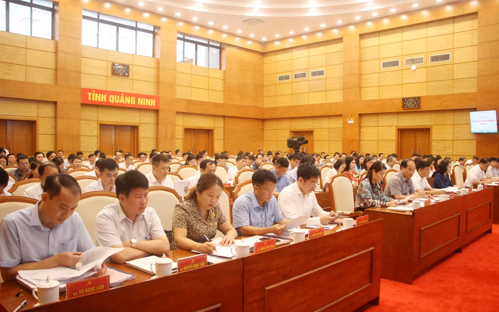 Các đại biểu tham dự hội nghị.