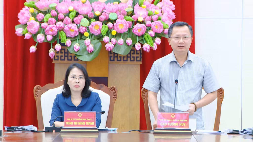 Đồng chí Cao Tường Huy, Chủ tịch UBND tỉnh phát biểu tại điểm cầu Quảng Ninh.