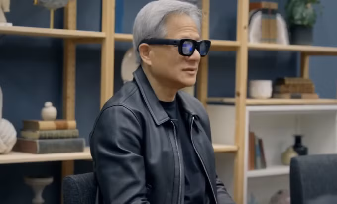 Meta Orion đã được một số người trải nghiệm sớm, trong đó có CEO Nvidia Jensen Huang. Ảnh: YouTube/Meta