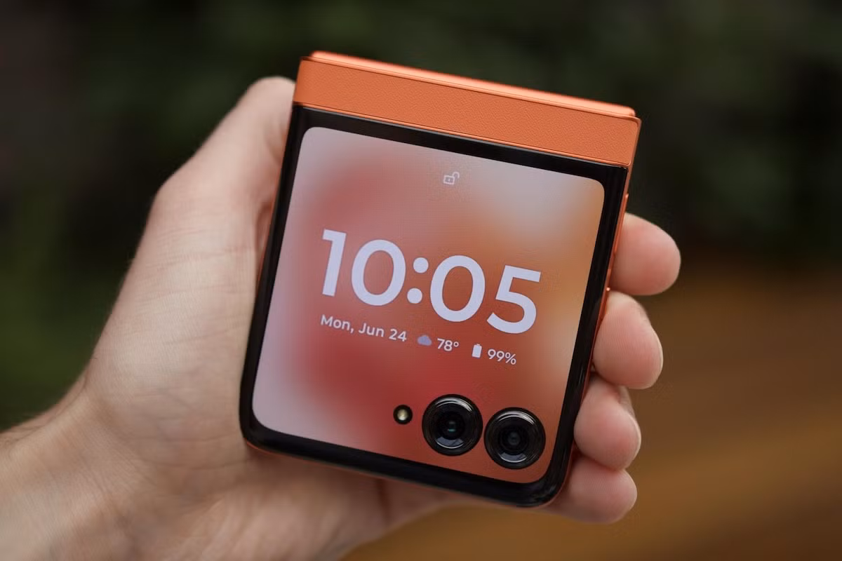 Một chiếc Motorola nắp gập giá rẻ hứa hẹn tạo ra cú hích với thị trường. Ảnh: DT
