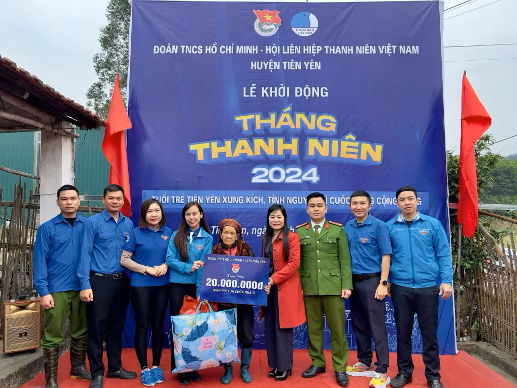 Huyện Đoàn Tiên Yên phối hợp trao tặng kinh phí sửa chữa nhà ở cho hộ bà Vy Thị Bảo (xã Phong Dụ), tháng 3/2024.
