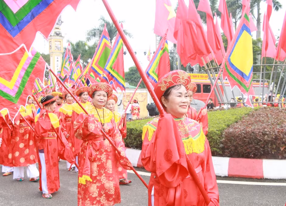 Người cao tuổi TX Quảng Yên luôn là lực lượng đông đảo tham gia Lễ hội Bạch Đằng hằng năm.