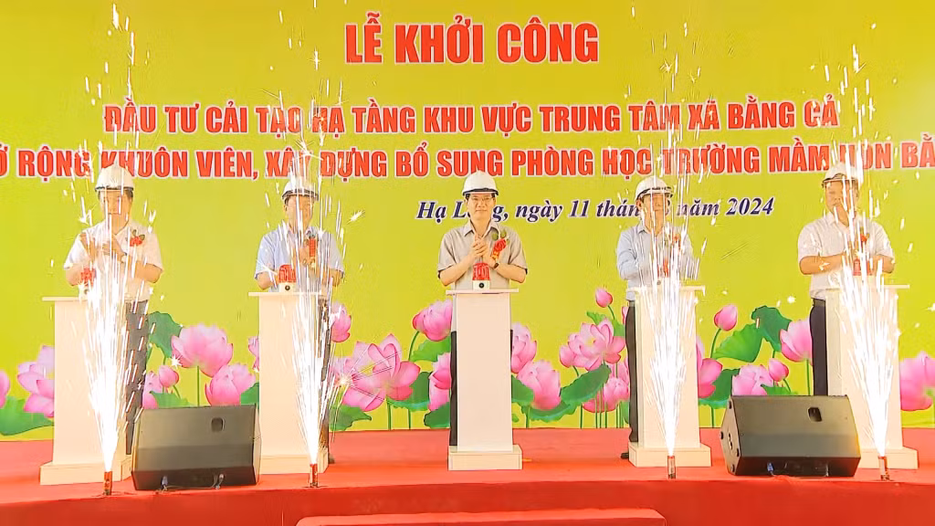 Các đại biểu tham dự Lễ khởi công công trình đầu tư cải tạo hạ tầng khu vực trung tâm xã Bằng Cả mở rộng khuôn viên, xây dựng bổ sung phòng học Trường Mầm non Bằng Cả.