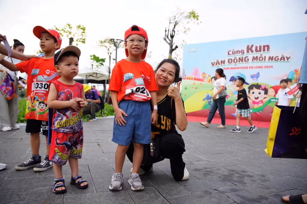 1.500 em nhỏ chinh phục đường chạy giải Kun Marathon Hạ Long 2024 ảnh 6 1.500 em nhỏ chinh phục đường chạy giải Kun Marathon Hạ Long 2024 ảnh 6