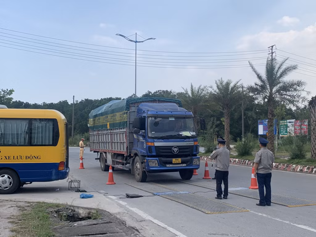 Trạm kiểm soát tải trọng xe lưu động, Sở GTVT kiểm tra tải trọng xe trên Quốc lộ 279 đoạn đi qua địa bàn TP Hạ Long.