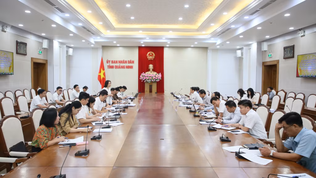 Quang cảnh buổi làm việc của Đoàn giám sát của HĐND tỉnh với UBND tỉnh.
